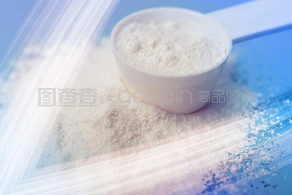 补剂、肌酸与人民币 健身房里的药物课